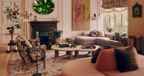 Η ιστορική μεζονέτα του Λονδίνου είναι ένα masterclass στο layering με χρώματα