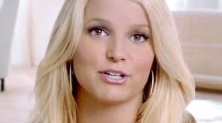 Jessica Simpson: μάθε που πηγαίνει για να αδυνατίσει