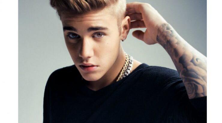 Απίστευτο! Έδειραν τον Justin Bieber στο γήπεδο