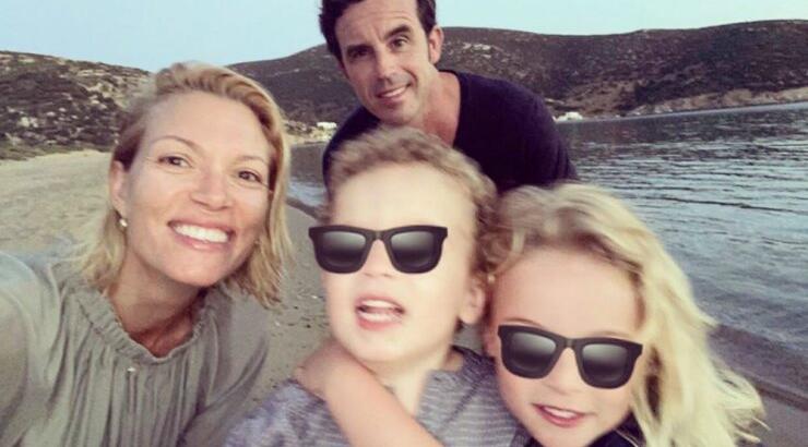 Βίκυ Καγιά: Δείτε πως διασκεδάζει στη θάλασσα μαζί με τα παιδιά της [εικόνες]