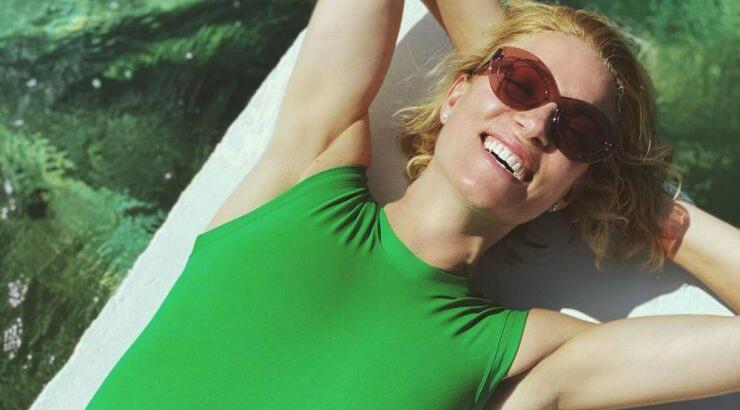 Βίκυ Καγιά: Κάνει beach party με τα παιδιά της [εικόνες]