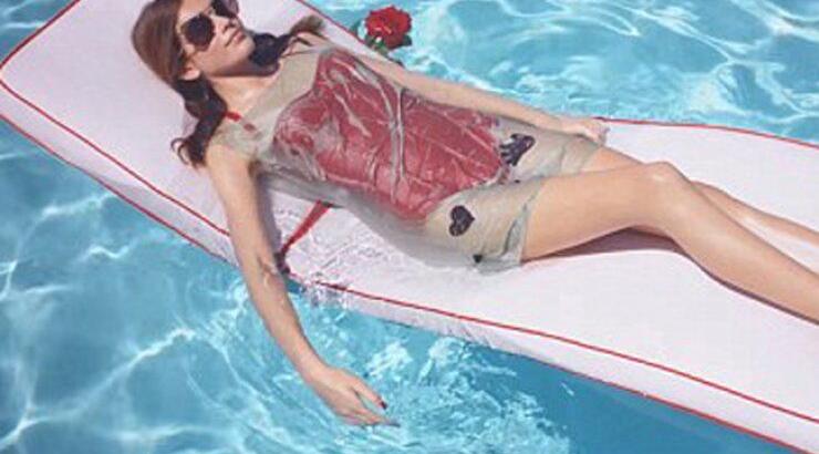 Kaia Gerber: Στην πρώτη της καμπάνια για την εταιρεία Miu-Miu