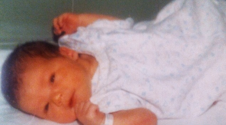 Ποια Ελληνίδα παρουσιάστρια είναι το κοριτσάκι στη φωτογραφία;