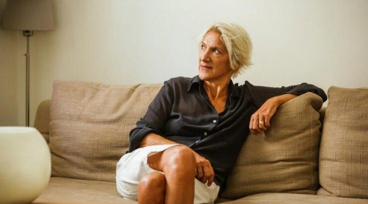 Καίτη Κωνσταντίνου: Τα σχόλια περί ομοιότητας με τον Νίκο Οικονομόπουλο και η αντίδραση της [βίντεο]