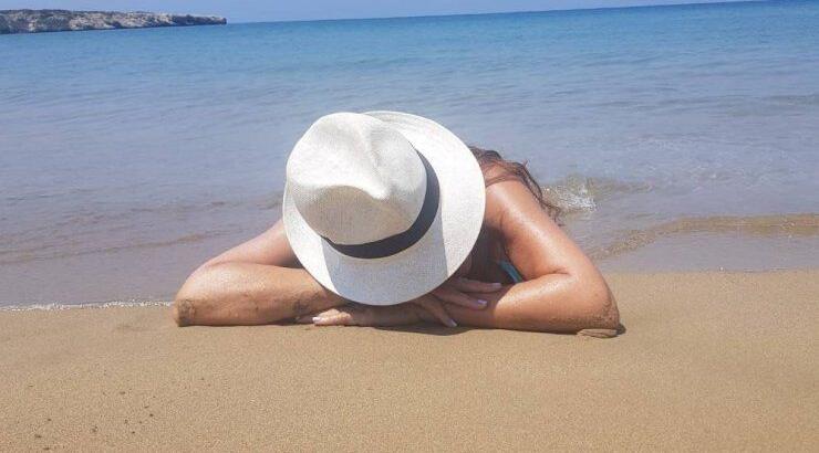 Κύπρια ηθοποιός με αφοπλιστική ειλικρίνεια: “Επάττισα. Το θέατρο δεν μας πληρώνει και πολλά” [βίντεο]