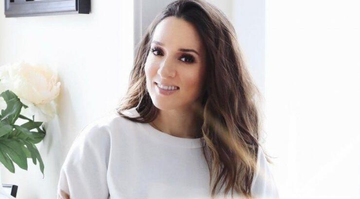 Eίναι έγκυος η Καλομοίρα; Η εικόνα που το μαρτυράει!