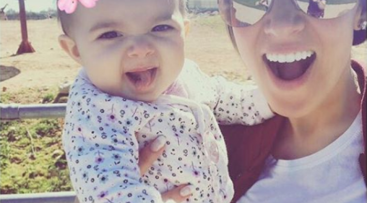 Η κορούλα της Καλομοίρας είπε την πρώτη της λεξούλα και "έλιωσε" το instagram!