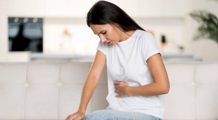 9 τροφές που πρέπει να βγάλεις από τη διατροφή σου για να απαλλαγείς από τις καούρες