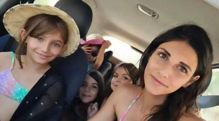 Χρήστος Κυπρή – Ειρήνη Καραγιώργη: Στην παραλία με τα έξι παιδιά τους! [εικόνες]