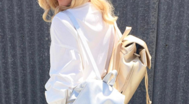 Υπέροχη! Δείτε την Άντρη Καραντώνη να κάνει Zumba στην πισίνα με την κορούλα της!