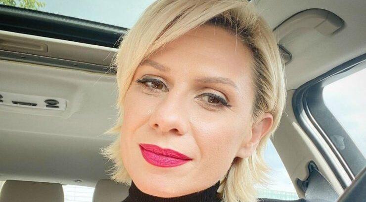 Κατερίνα Καραβάτου: Πλάνταξε σε κλάματα στον αέρα της εκπομπής της [βίντεο]