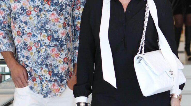 Η μαμά Kardashian ερωτευμένη με πολύ νεότερο άντρα; [εικόνες]