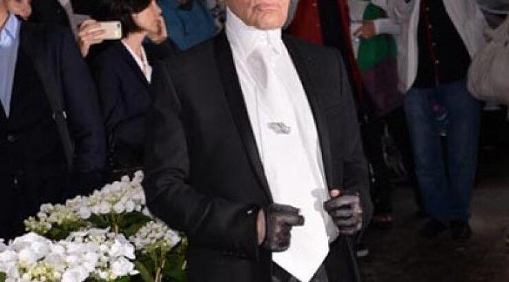 Ο Karl Lagerfeld θα γίνει... Barbie! 