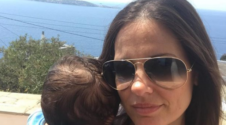Ελένη Καρποντίνη: Μας έδειξε το σώμα της με μαγιό δύο μήνες μετά τη γέννηση του γιου της!