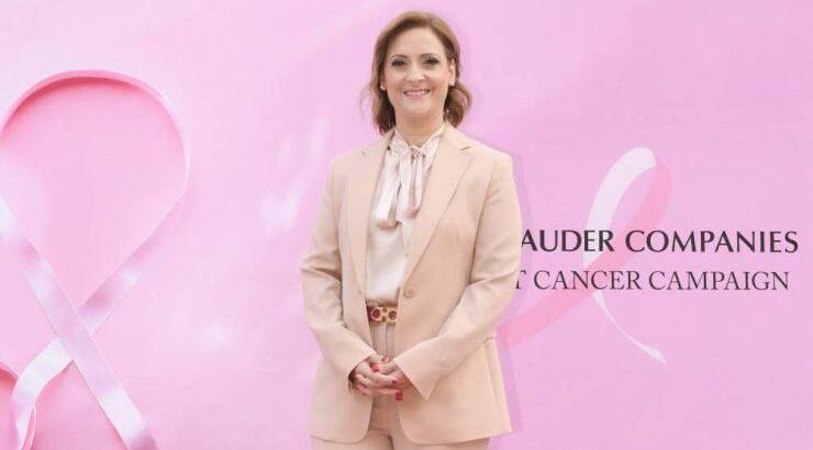 Φιλίππα Καρσερά: Ποζάρει με casual look με τις δύο μικρότερες κόρες της [εικόνα]