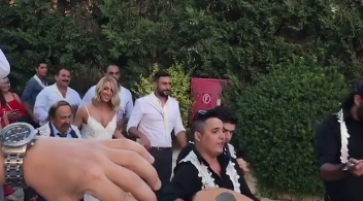 Γοητευτικός Κύπριος επιχειρηματίας ανέβηκε τα σκαλιά της εκκλησίας! [βίντεο]