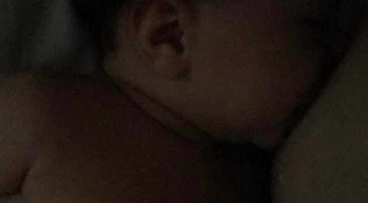 “Λιώσαμε”: Η φωτογραφία επώνυμης Ελληνίδας να θηλάζει το μωράκι της που “έριξε” το instagram!