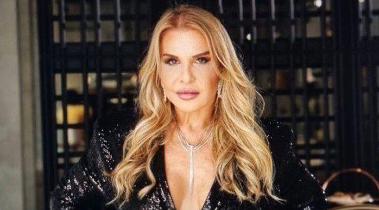 Κάτια Θεοδότου: Το χριστουγεννιάτικο δέντρο – υπερπαραγωγή στο σαλόνι της [βίντεο]