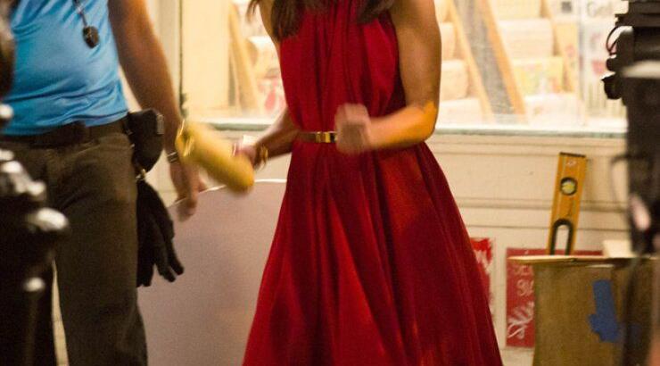 Η Katie Holmes πρωταγωνίστρια σε διαφήμιση καλλυντικών [εικόνες]