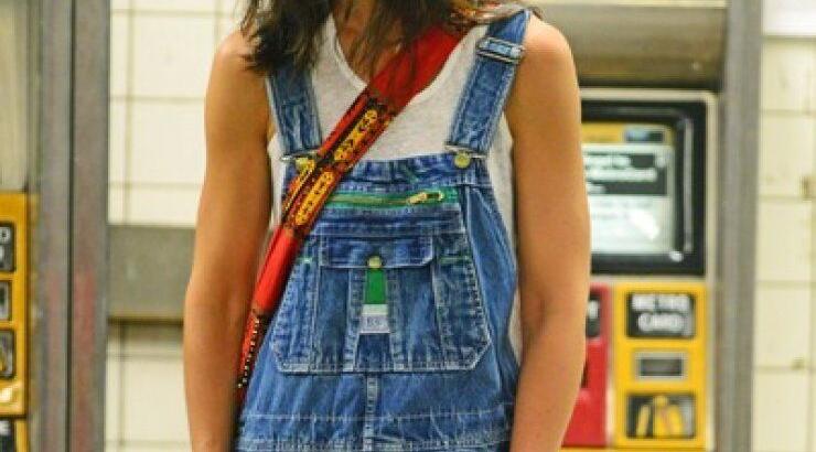 Είναι πασίγνωστη και όμως μετακινείται με μετρό [εικόνες]