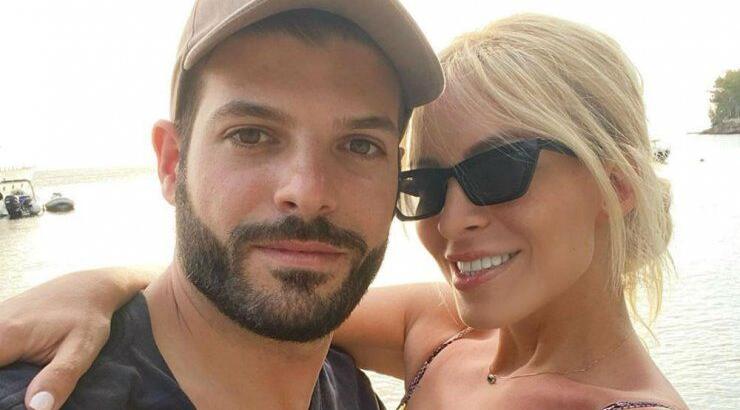 Κατερίνα Καινούργιου: Η αναφορά που έγινε on air για το γαμπριάτικο κοστούμι του συντρόφου της 