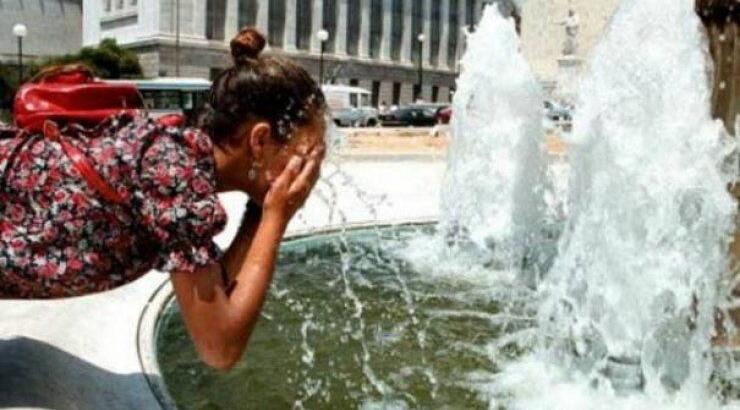 Πώς να προστατευτείτε από τη ζέστη...τρώγοντας