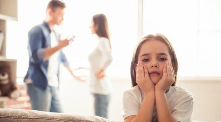 4 λόγοι για να μην ακυρώνει ο ένας γονιός τον άλλον, μπροστά στο παιδί