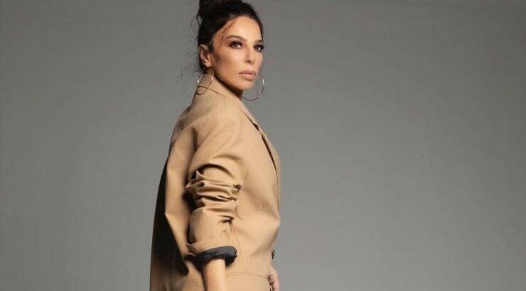 Κέλλυ Κελεκίδου: Ποζάρει με αθλητικό crop top και πάθαμε πλάκα με τους κοιλιακούς της!