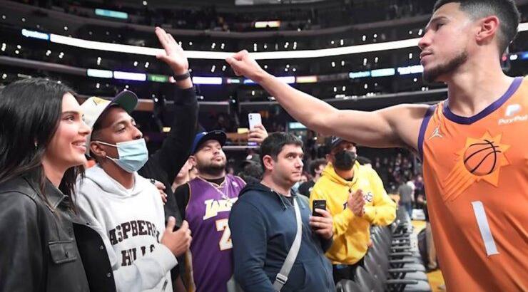 Kendall Jenner: Το πρώτο δημόσιο φιλί με τον σύντροφό της Devin Booker! [βίντεο]