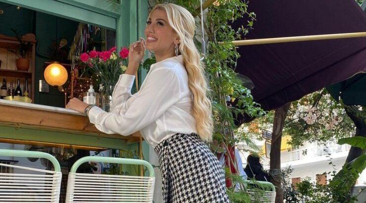 Κωνσταντίνα Σπυροπούλου: Σου δείχνει τι να φορέσεις αν θα πας για καφέ σήμερα