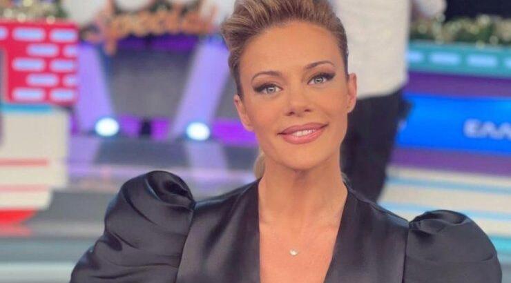 Denim trend: Το σύνολο της Ζέτας Μακρυπούλια που αξίζει να αντιγράψεις