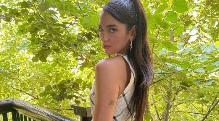 Δες το μικροσκοπικό κροσέ μπικίνι που φόρεσε η Dua Lipa