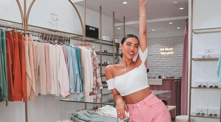 Τα κίτρινα feather mules της Στέφανης Σόλωνος που θέλουμε να αποκτήσουμε τώρα