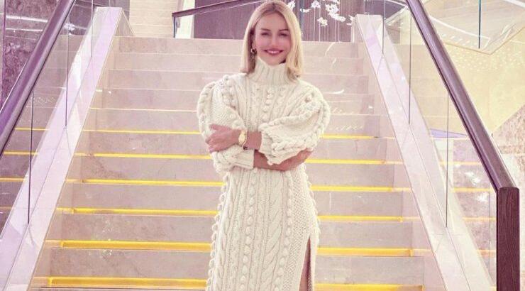 To knit dress που φόρεσε η Έμιλυ Γιολίτη σε βραδινή έξοδο της