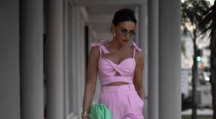 Ροζ και πράσινο: Πώς να το φορέσεις σύμφωνα με τη Ramona Filip