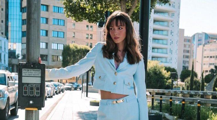 Εβελίνα Σκίτσκο: Τo stylish outfit της είναι ιδανικό για τις βόλτες στην πόλη