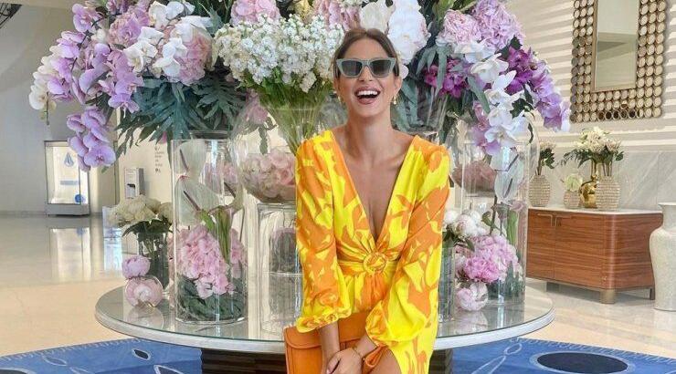 Το summer dress της Κωνσταντίνας Ευριπίδου είναι ιδανικό για το κυριακάτικο brunch