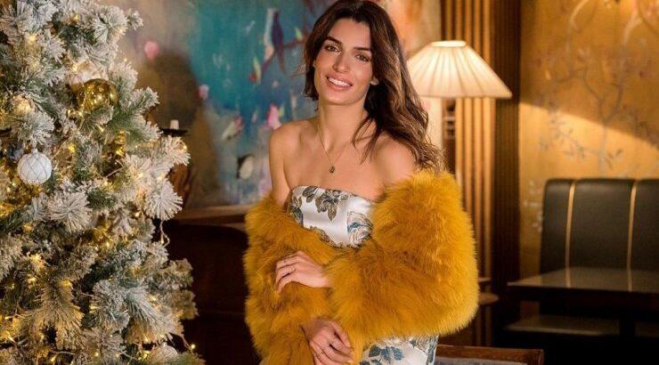 Τόνια Σωτηροπούλου: Το κόκκινο φόρεμα που φόρεσε είναι η επιτομή του γιορτινού στυλ