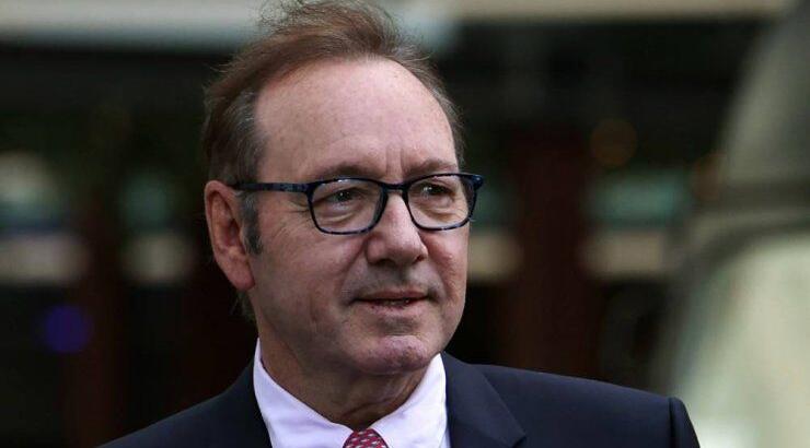 Kevin Spacey: Ξέσπασε σε κλάματα μόλις αθωώθηκε για όλες τις κατηγορίες σεξουαλικών επιθέσεων 