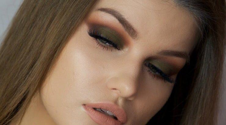 Το χακί κυριαρχεί και στο μακιγιάζ! 