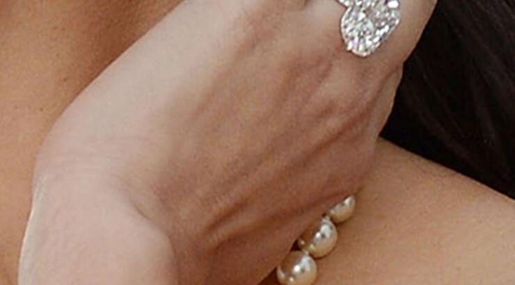 Σε ποια διάσημη του Hollywood ανήκει αυτό το μονόπετρο; [εικόνες]