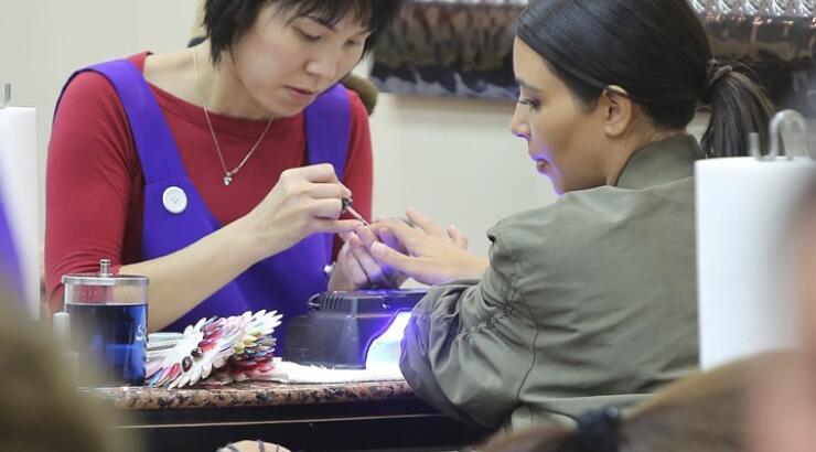 H Kim για μανικιούρ [εικόνες]