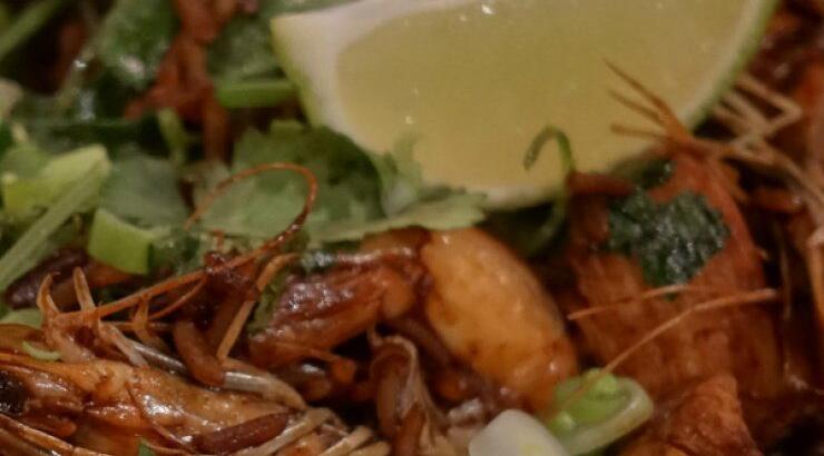 Τηγανιτό ρύζι με κοτόπουλο και γαρίδες