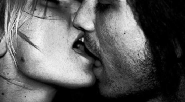 Όλα όσα προκαλεί ένα φιλί στον οργανισμό μας 