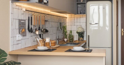 Μια πολύ καλή και απόλυτα λειτουργική μικρή κουζίνα