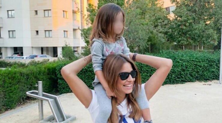 Κωνσταντίνα Ευριπίδου: Στις κούνιες με τη μικρή Αριάδνη! [βίντεο]