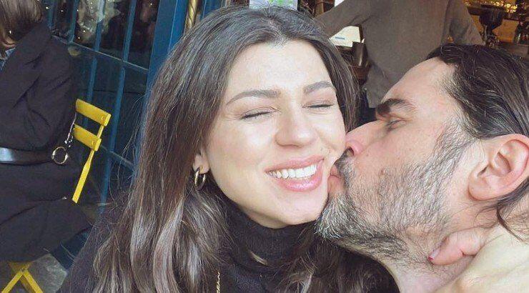 Κλέλια Γιασεμίδου: Ποζάρει στον όγδοο μήνα της εγκυμοσύνης της στο δωμάτιο της κόρης της