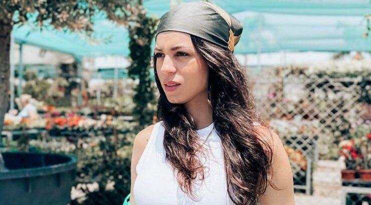 Φουλάρι στα μαλλιά: Δυο εκδοχές της καλοκαιρινής τάσης από την Κλέλια Γιασεμίδου