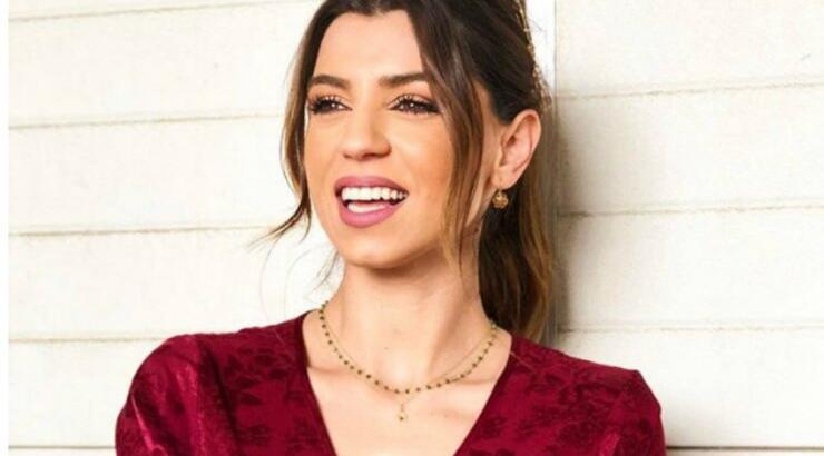 Η Κλέλια Γιασεμίδου σου δείχνει πως να φορέσεις ένα από τα χρώματα της σεζόν