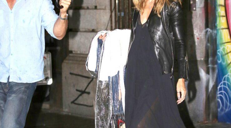 Mέχρι και βοηθό για την ομπρέλα έχει η… [εικόνες]